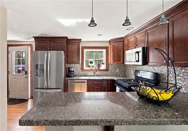 11 Sayles Hill Rd Road, North Smithfield, RI 02896