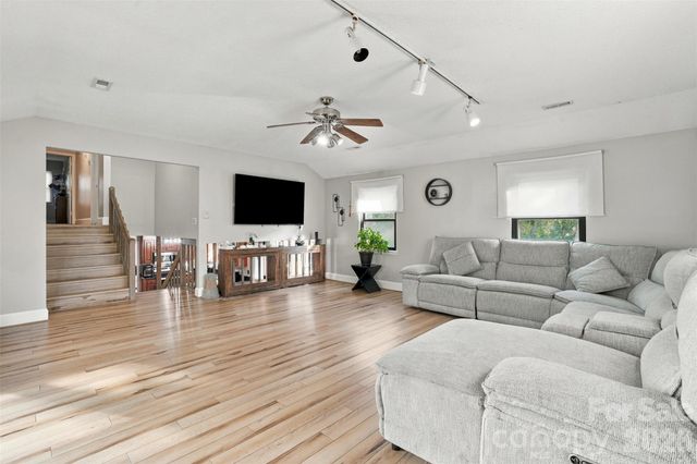 4206 Foxmoor Drive L43B2M19-181, Charlotte, NC 28226