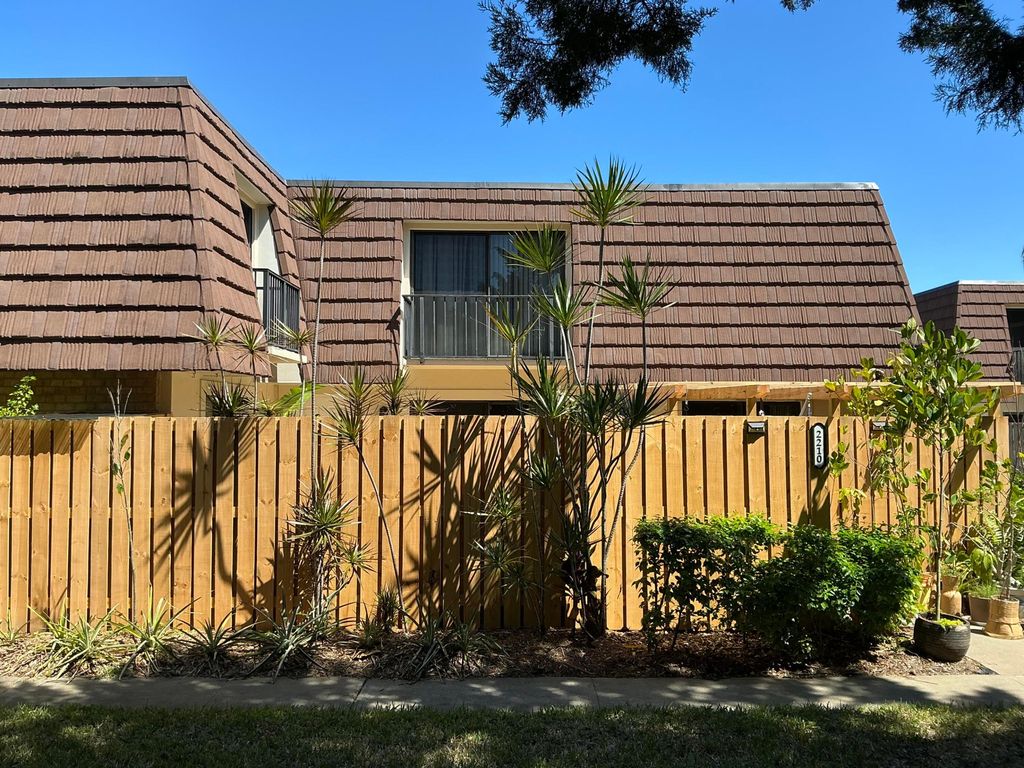 2210 22nd Lane, Palm Beach Gardens, FL 33418