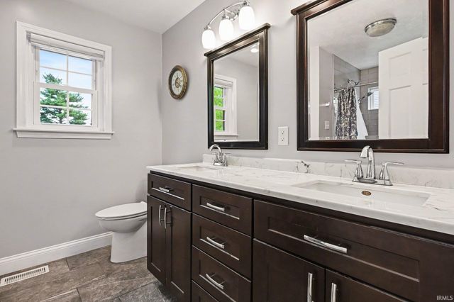 3250 N Ashford Court, Warsaw, IN 46582