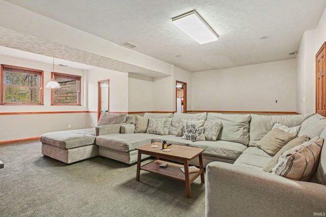 3250 N Ashford Court, Warsaw, IN 46582