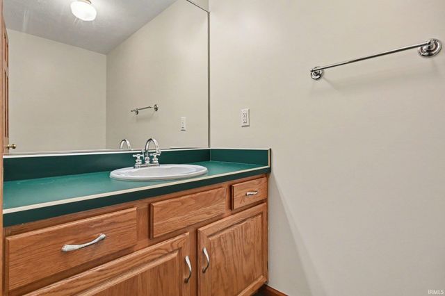 3250 N Ashford Court, Warsaw, IN 46582