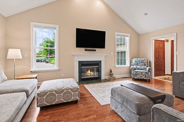 3250 N Ashford Court, Warsaw, IN 46582