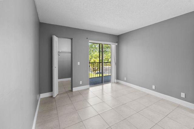 818 Meadows Circle, Boynton Beach, FL 33436