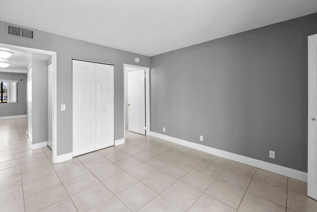 818 Meadows Circle, Boynton Beach, FL 33436