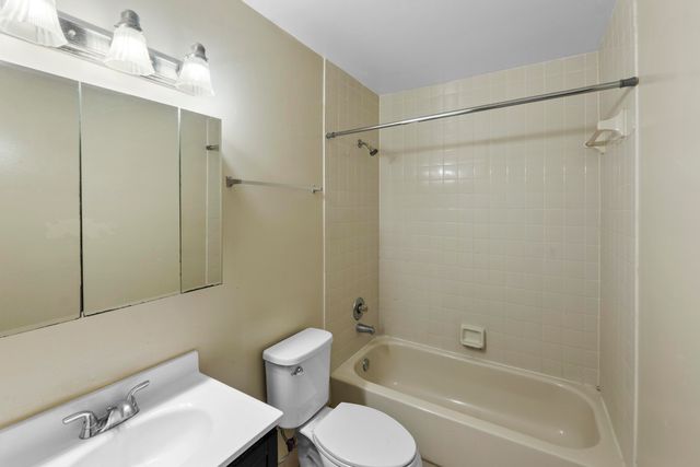818 Meadows Circle, Boynton Beach, FL 33436