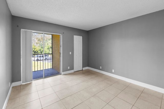 818 Meadows Circle, Boynton Beach, FL 33436