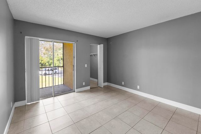 818 Meadows Circle, Boynton Beach, FL 33436