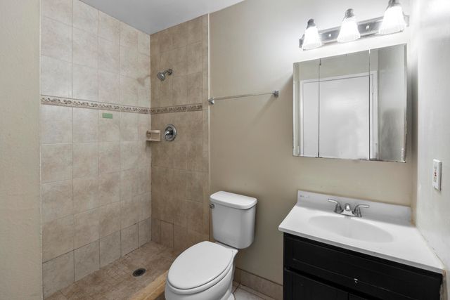 818 Meadows Circle, Boynton Beach, FL 33436