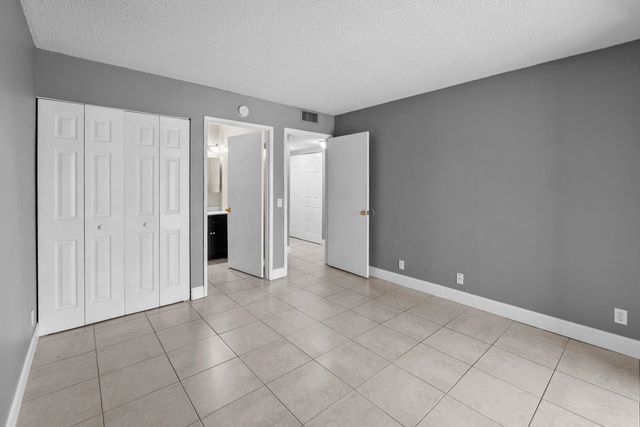 818 Meadows Circle, Boynton Beach, FL 33436