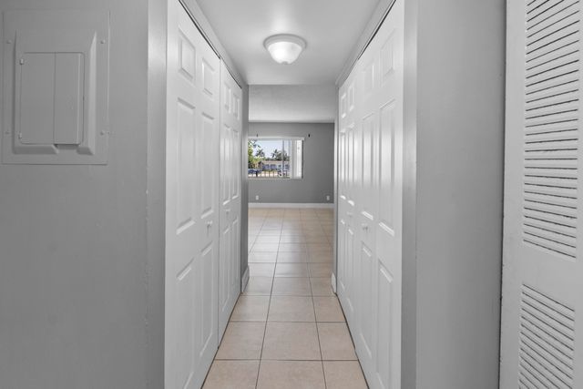 818 Meadows Circle, Boynton Beach, FL 33436