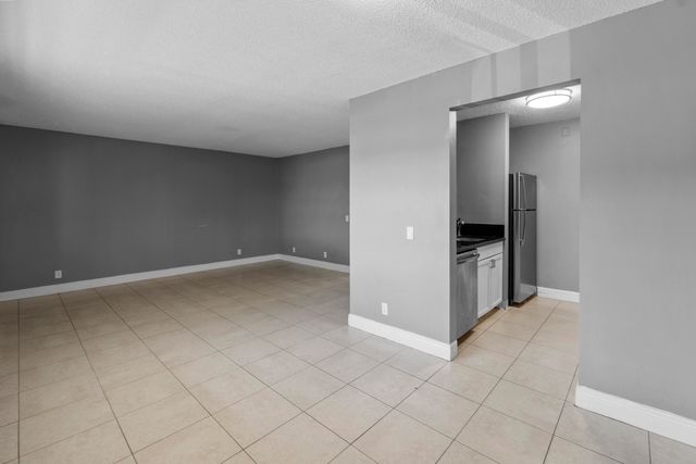 818 Meadows Circle, Boynton Beach, FL 33436