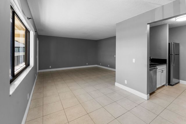 818 Meadows Circle, Boynton Beach, FL 33436