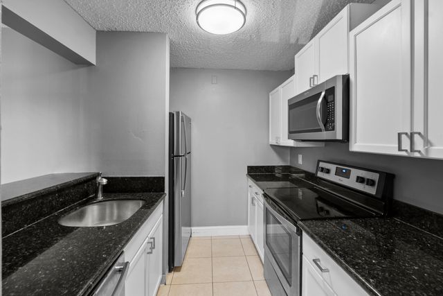 818 Meadows Circle, Boynton Beach, FL 33436
