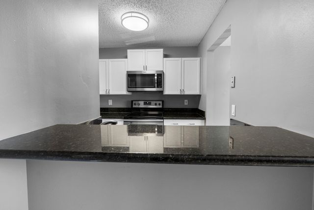 818 Meadows Circle, Boynton Beach, FL 33436