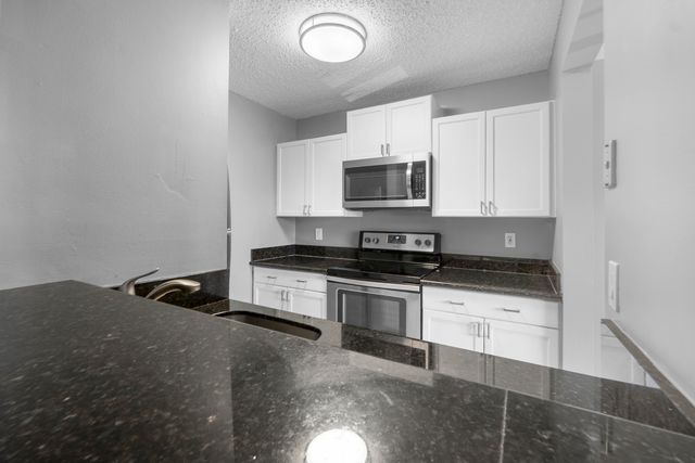 818 Meadows Circle, Boynton Beach, FL 33436