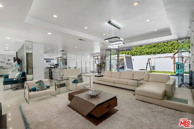 1590 BENEDICT CANYON Drive, Beverly Hills, CA 90210