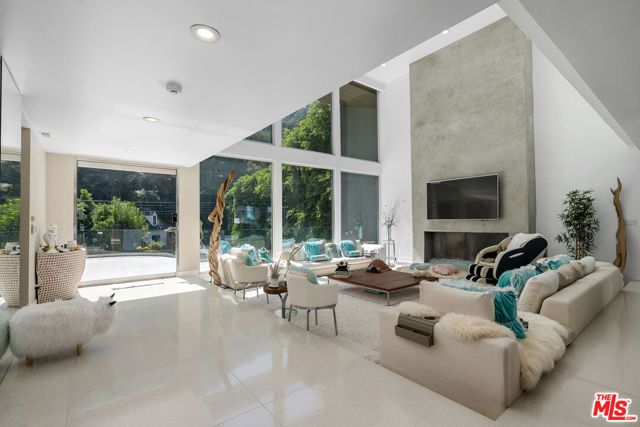1590 BENEDICT CANYON Drive, Beverly Hills, CA 90210