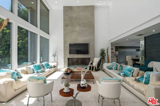 1590 BENEDICT CANYON Drive, Beverly Hills, CA 90210
