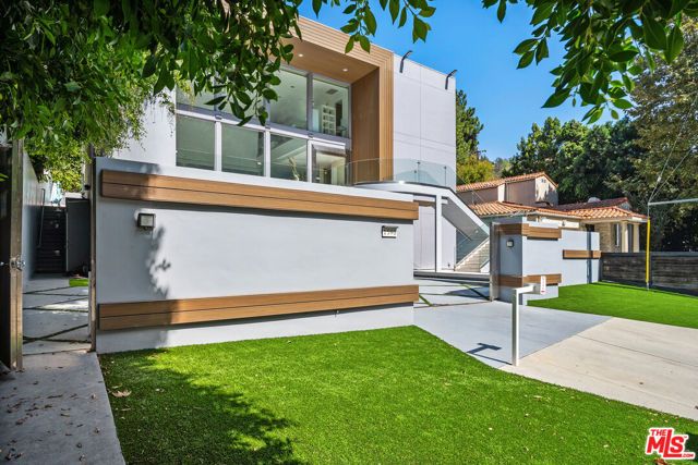 1590 BENEDICT CANYON Drive, Beverly Hills, CA 90210