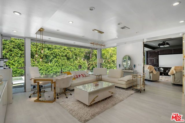 1590 BENEDICT CANYON Drive, Beverly Hills, CA 90210