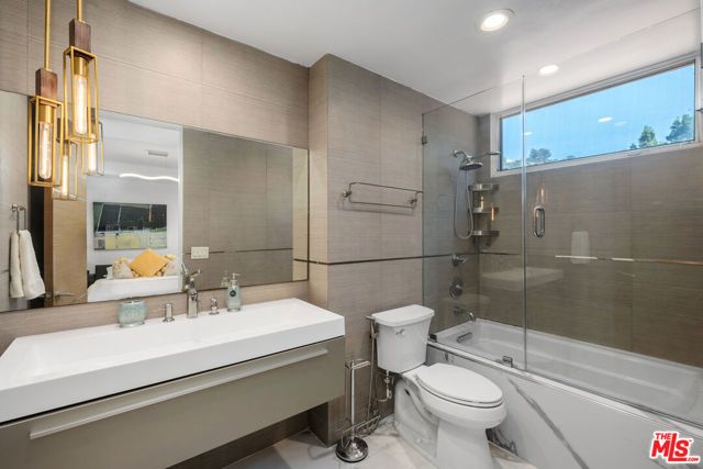 1590 BENEDICT CANYON Drive, Beverly Hills, CA 90210