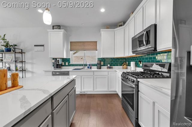 3173 Roma Court, Wixom, MI 48393