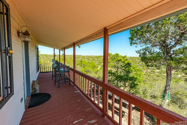 1792 SD 52300, Rocksprings, TX 78880