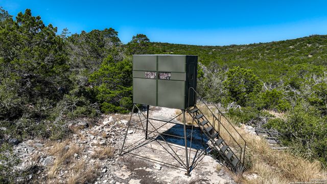 1792 SD 52300, Rocksprings, TX 78880