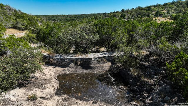 1792 SD 52300, Rocksprings, TX 78880