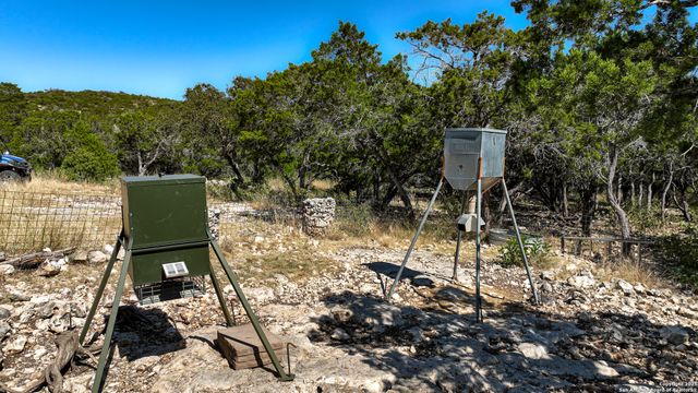 1792 SD 52300, Rocksprings, TX 78880