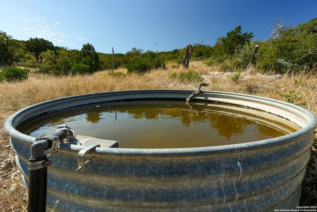 1792 SD 52300, Rocksprings, TX 78880