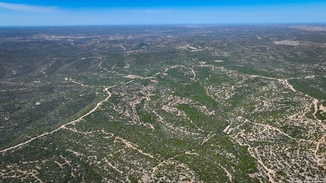 1792 SD 52300, Rocksprings, TX 78880