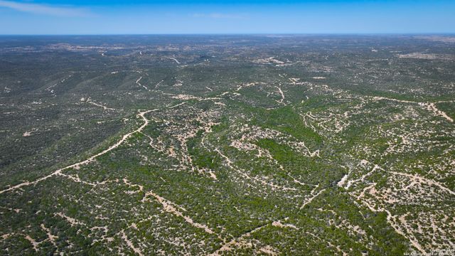 1792 SD 52300, Rocksprings, TX 78880