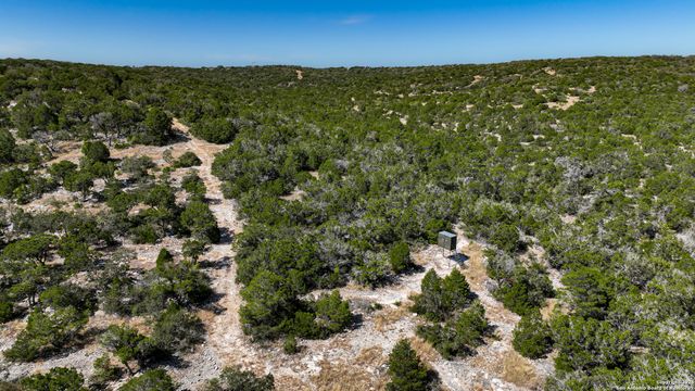 1792 SD 52300, Rocksprings, TX 78880