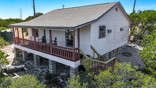 1792 SD 52300, Rocksprings, TX 78880