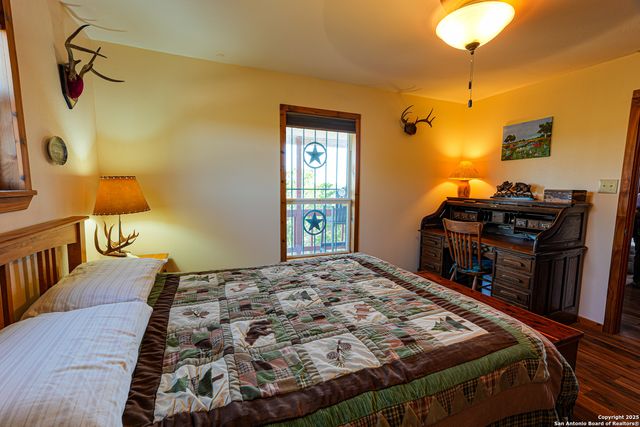 1792 SD 52300, Rocksprings, TX 78880