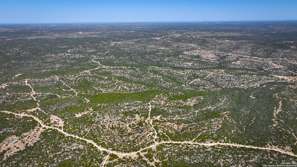 1792 SD 52300, Rocksprings, TX 78880