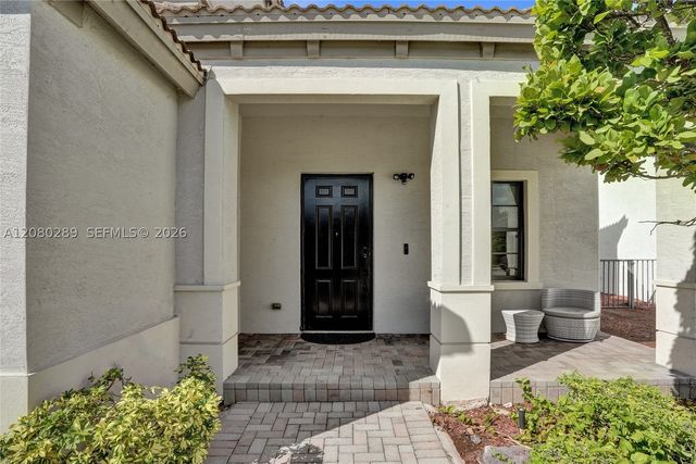 606 NE 191st Ter, Miami, FL 33179
