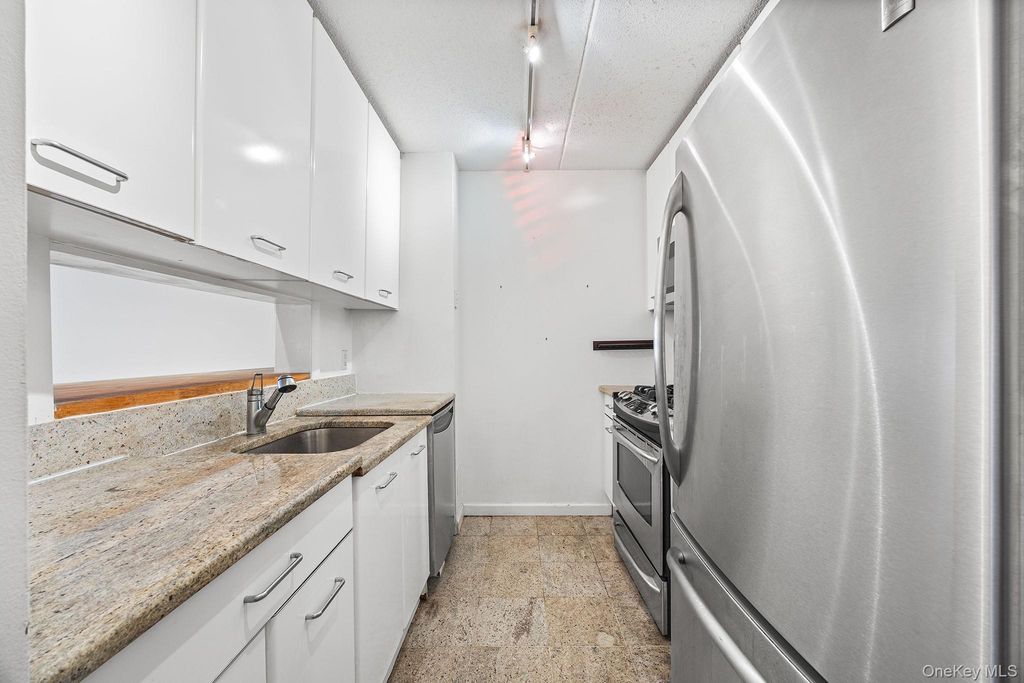 4 Martine Avenue 120, White Plains, NY 10606 — photo 3