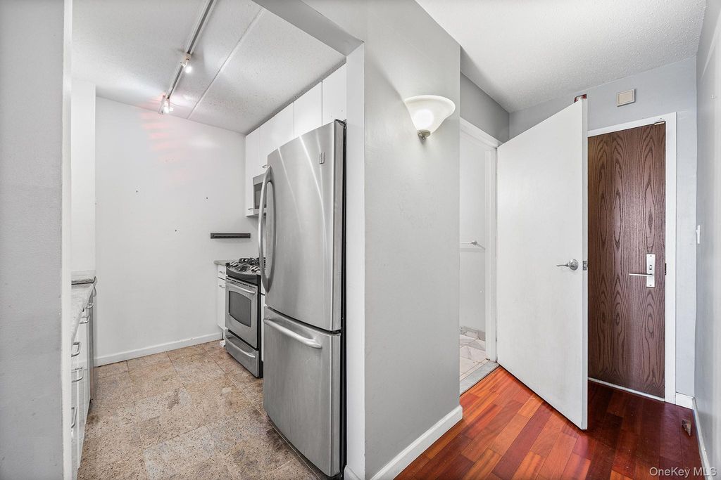 4 Martine Avenue 120, White Plains, NY 10606 — photo 5