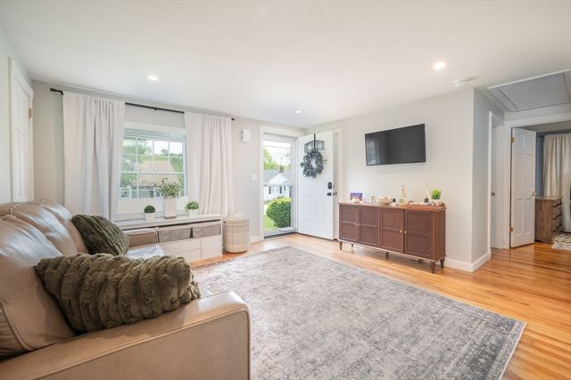55 Clapp, Abington, MA 02351
