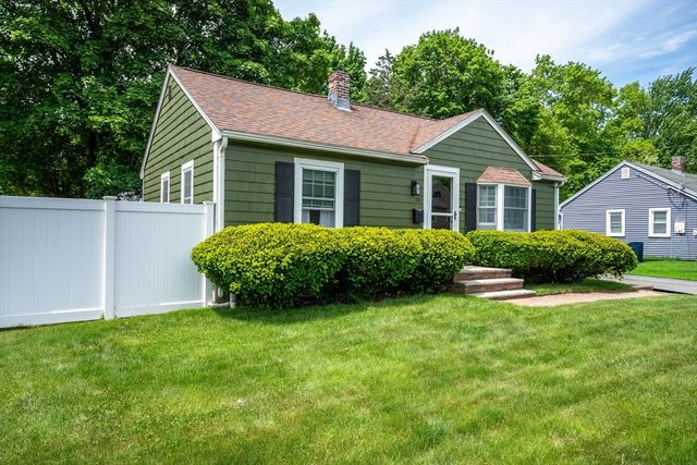 55 Clapp, Abington, MA 02351