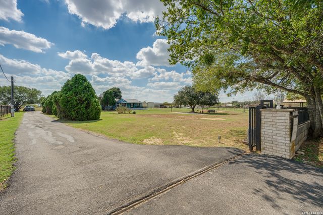 12758 FM 1346, St Hedwig, TX 78152
