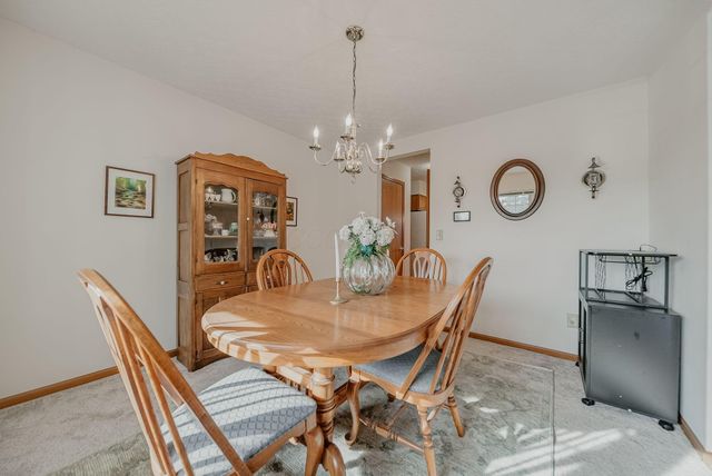 106 Wyckshire Drive, Pataskala, OH 43062