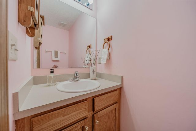 106 Wyckshire Drive, Pataskala, OH 43062