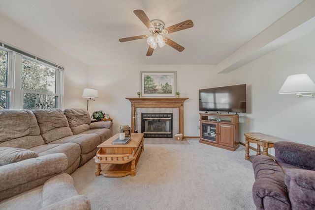 106 Wyckshire Drive, Pataskala, OH 43062