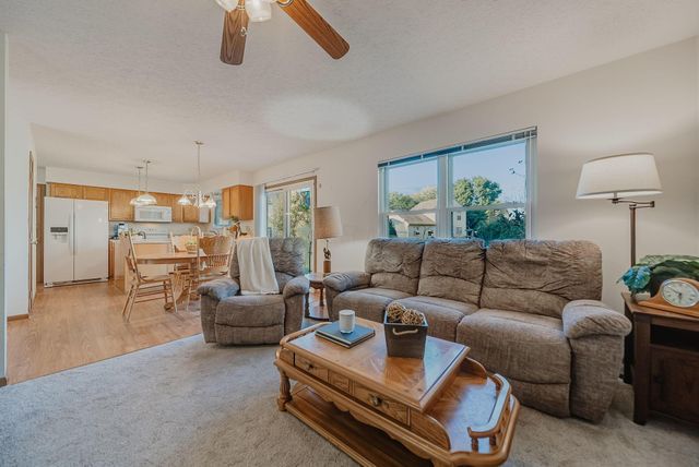 106 Wyckshire Drive, Pataskala, OH 43062