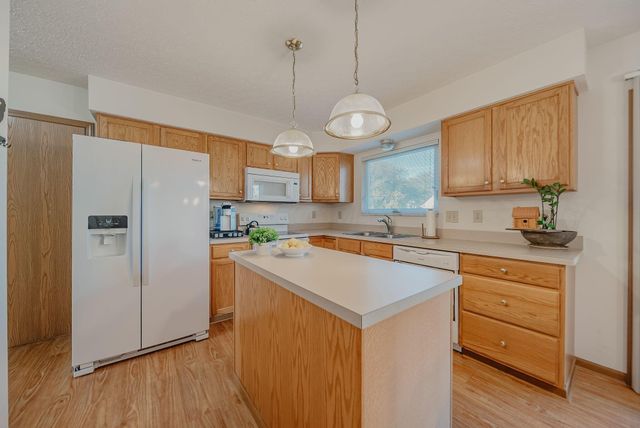 106 Wyckshire Drive, Pataskala, OH 43062