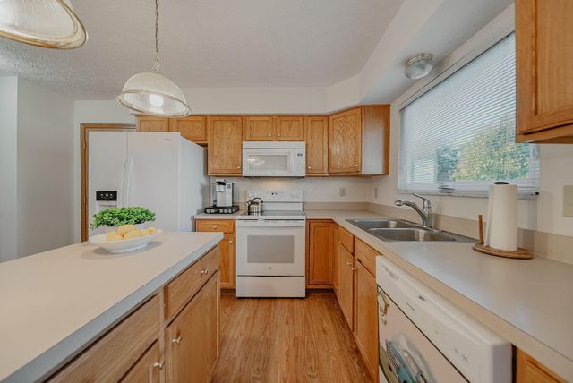 106 Wyckshire Drive, Pataskala, OH 43062